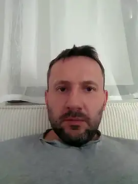 defaktor élő XXX-chatje