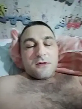 AMIIR_LOVE: διαδικτυακό σόου στην κάμερα