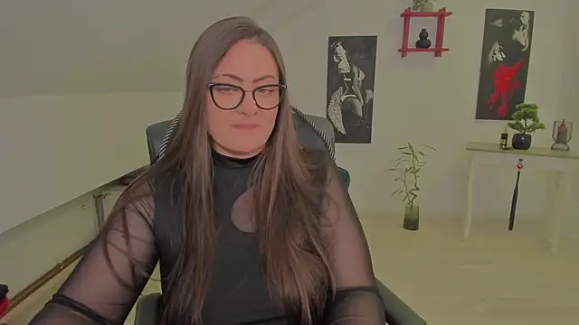 MistressDarrah Adlı Modelin Canlı XXX Sohbeti