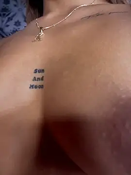 MystiqueXXX 网络视讯表演