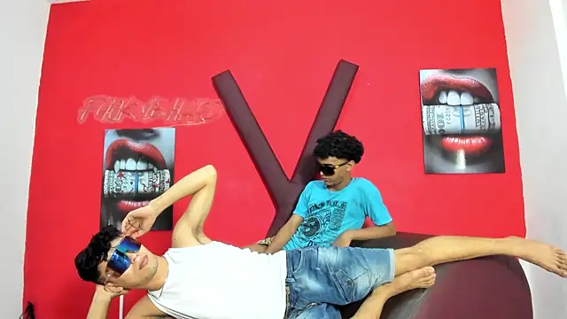 VERY_HOT_GUYS Show Webcam