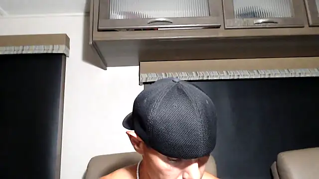 ThickD2C: διαδικτυακό σόου στην κάμερα