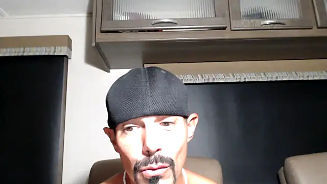 ThickD2C: вебкам-шоу