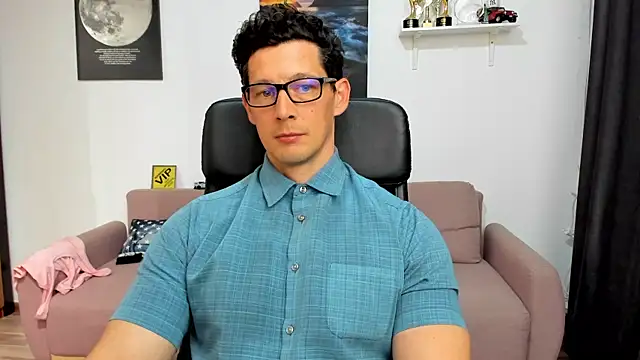 BrutusK08 live XXX chat