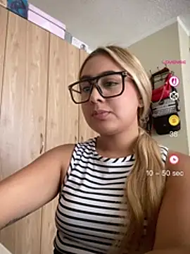 แชท XXX สดของ Miabonnett_