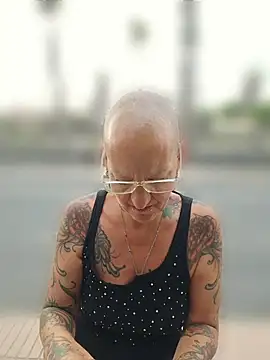 Emma_Milf25 Webcam-Show