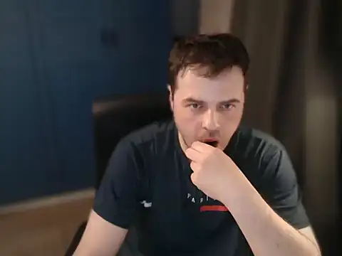 Show modela CuteMan33 na web-kameri