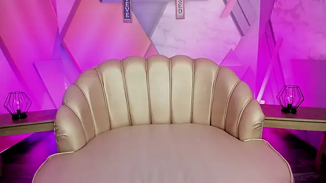 MacarenaBenz's Live XXX Chat