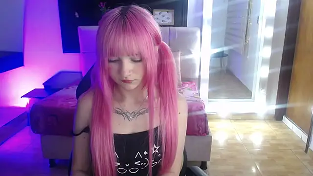 _Charlotte_Collins_'s Live XXX Chat