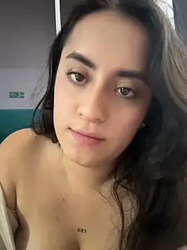 Antonella_Julieta Pertunjukan Webcam
