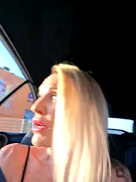 UK_Tall_Barbie_Slut Adlı Modelin Canlı XXX Sohbeti