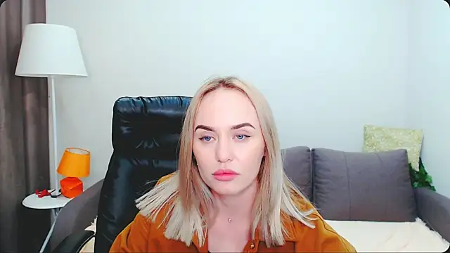 LiluMoon__ Adlı Modelin Canlı XXX Sohbeti