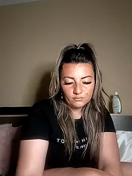 Sweetredvelvet's Webcam Show