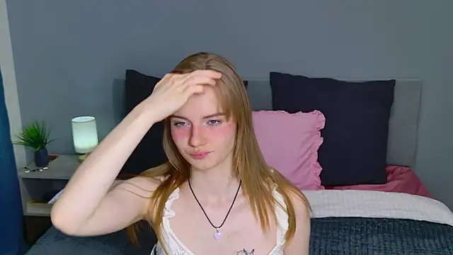 ElfieWhite live XXX chat