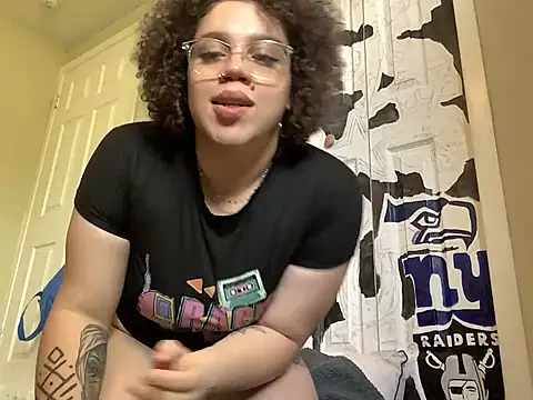 Pertunjukan Kamera Web QueenNuttCollector