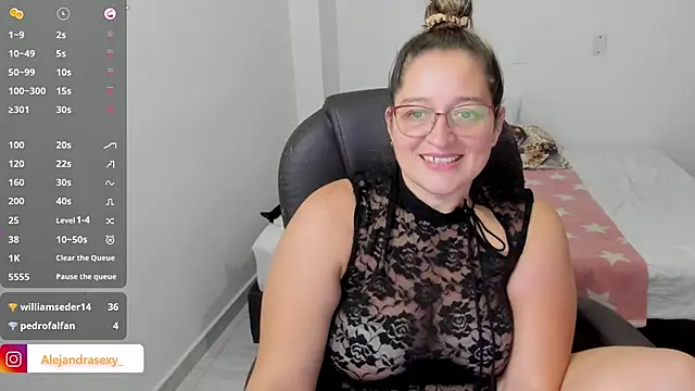 alejandra_milf_ élő XXX-chatje
