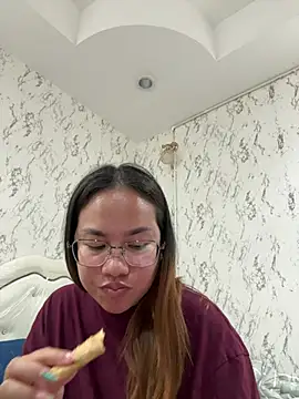 Ponthip élő XXX-chatje