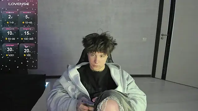 MIya_Chinenn Webbikameraesitys