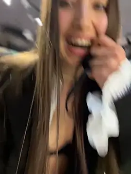 ICrazyOneIRLのライブXXXチャット