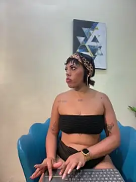 NovaFoxx live XXX chat