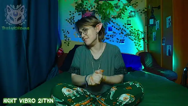 Онлайн чат XXX TrickyKitsune