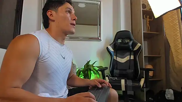 julian_wallace 现场XXX聊天