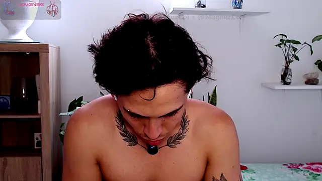 Magnuz_Col élő XXX-chatje