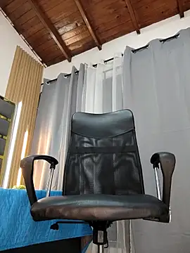 Pokazy przed kamerką – Oliver_bigblack_cock