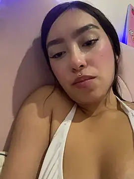 XXX chat uživo modela Miakittyyy