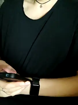 Aashikalaa Adlı Modelin Canlı XXX Sohbeti