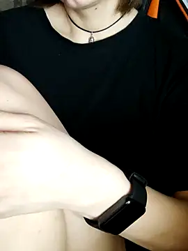 Aashikalaa Adlı Modelin Canlı XXX Sohbeti