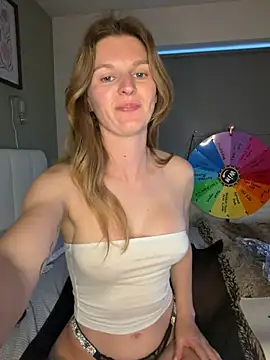 Lilly-Luscious 现场XXX聊天