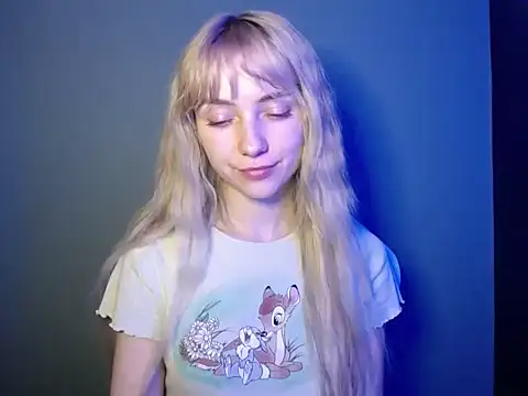 LuciaYoung élő XXX-chatje