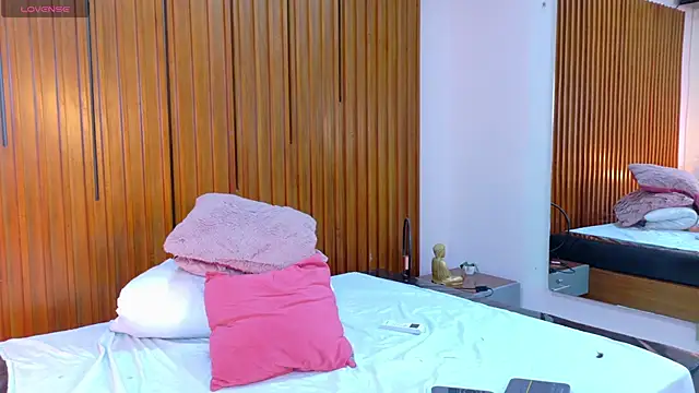 CAROLYNFOSTER élő XXX-chatje