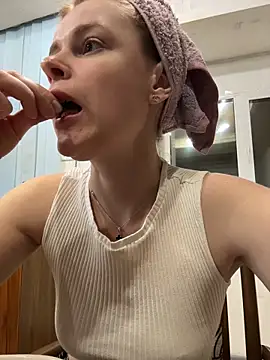 XXX chat uživo modela HarrietDart