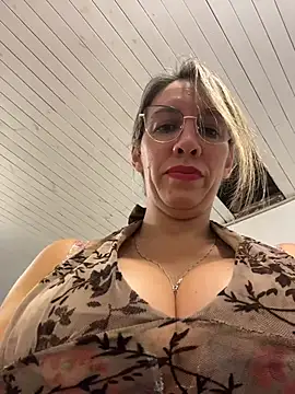 Gatitacarlita Adlı Modelin Canlı XXX Sohbeti