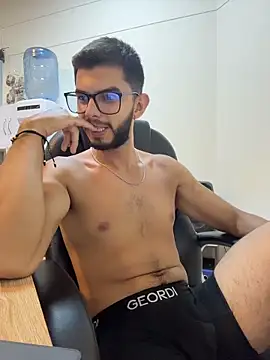 Milosky000: διαδικτυακό σόου στην κάμερα