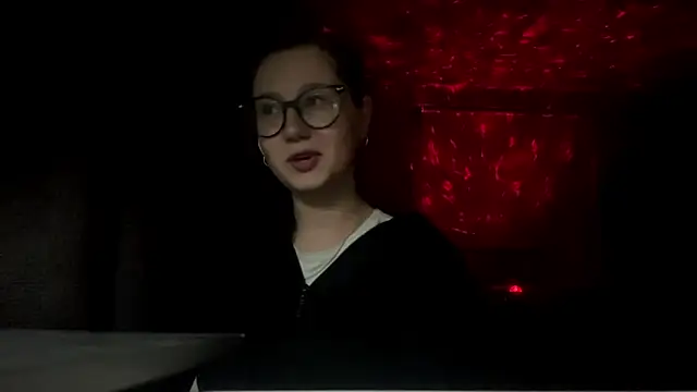 AdelleBaggenstoss' Live XXX Chat