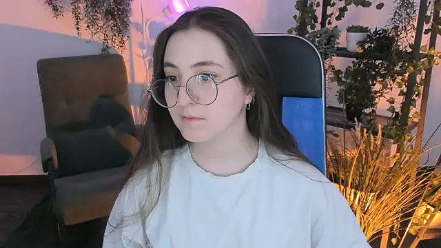 VirtuallVoyantのライブXXXチャット