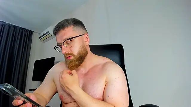 Findom_guy élő XXX-chatje