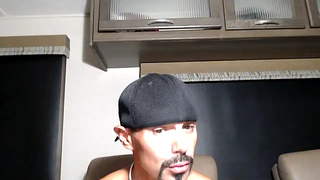 ThickD2C: вебкам-шоу