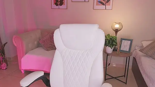 Chat +18 de DahianaWalcott ao vivo