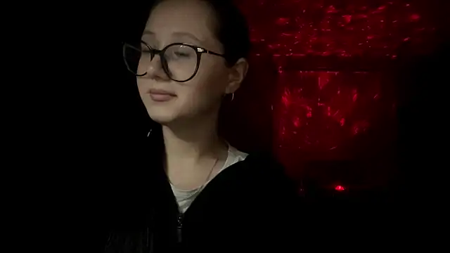 AdelleBaggenstoss' Live XXX Chat