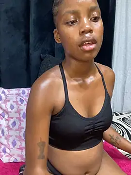 Littlebunny33's Webcam Show