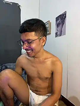 asian_darlingcummersxXx Adlı Modelin Canlı XXX Sohbeti