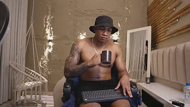 Logan_Varela Live XXX-chat