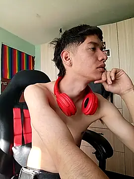 Czat XXX na żywo – heyy_noah11