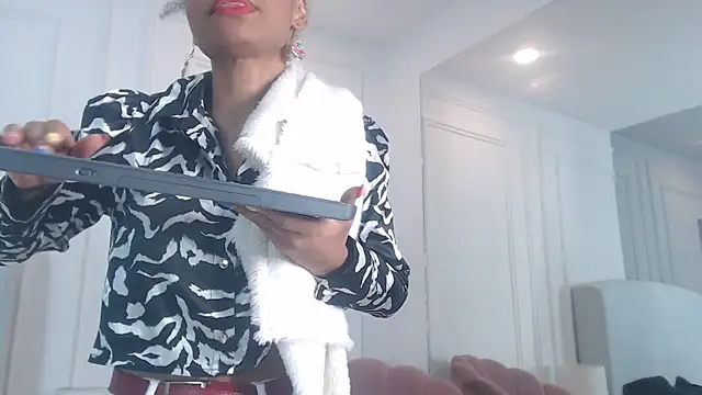 ChantalGarner's Live XXX Chat