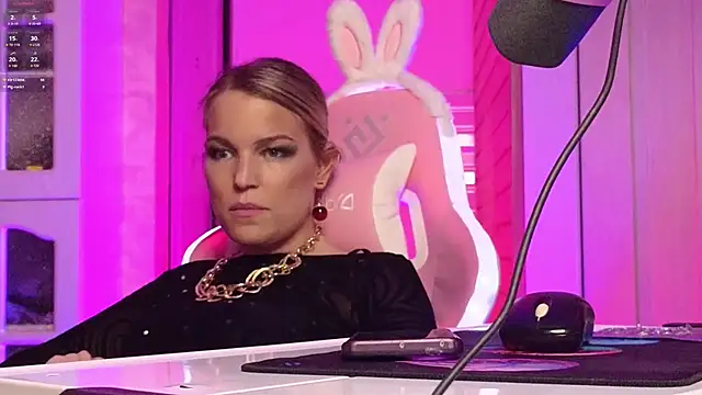 Lady_Shine élő XXX-chatje