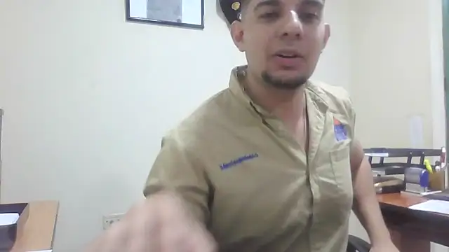 Chat XXX en directo de Officeb0y